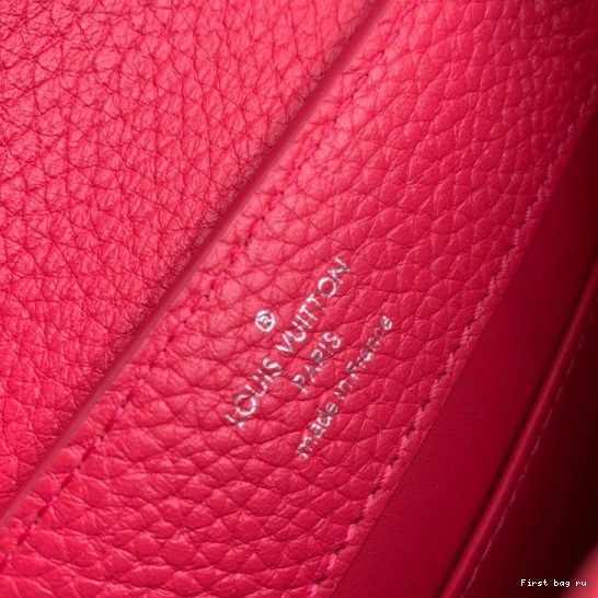 First bag ru LOUIS VUITTON CAPUCINES MINI 0731